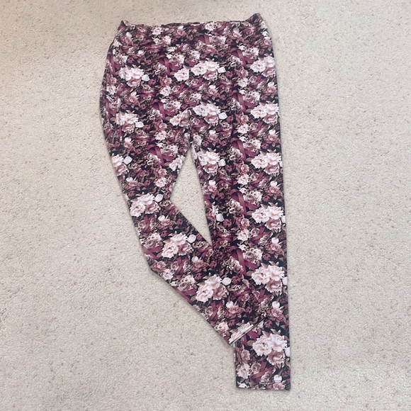 LulaRoe Breast Cancer Awareness Leggings 🎀 - Picture 1 of 3